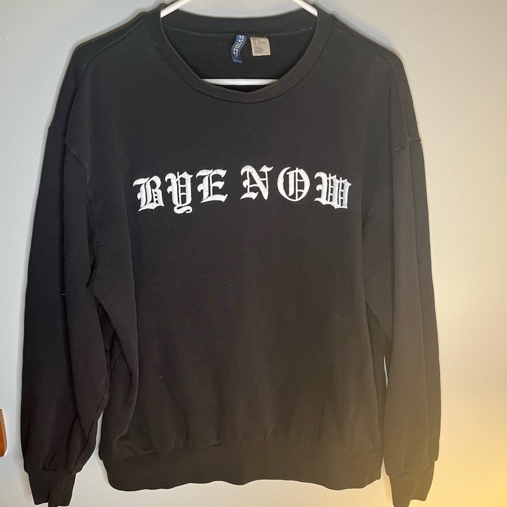 H&M crewneck sweatshirt - Picture 2 of 2